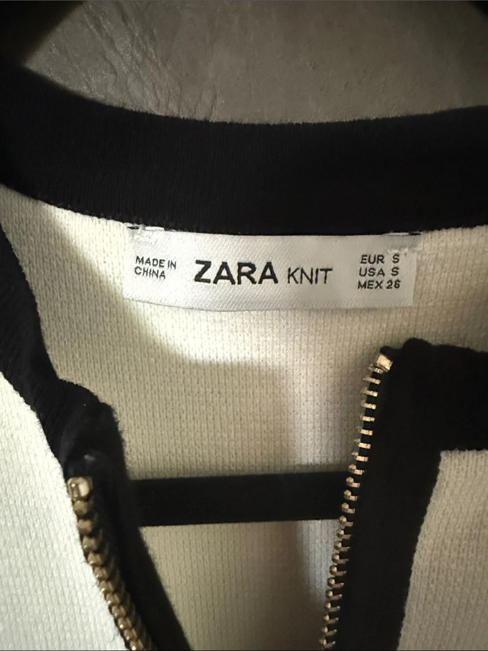 Zara White and Black Cropped Zip-Front cardigan